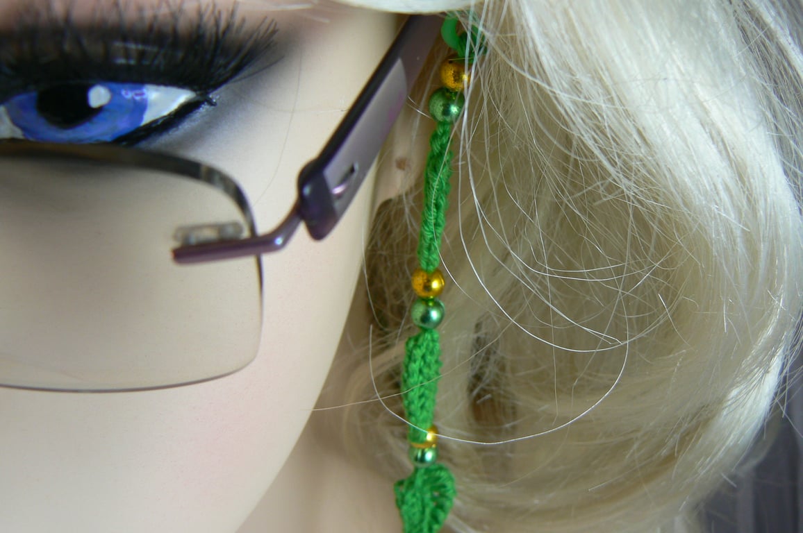 Glasses lanyard chain , crochet leaves with beads (emerald green)