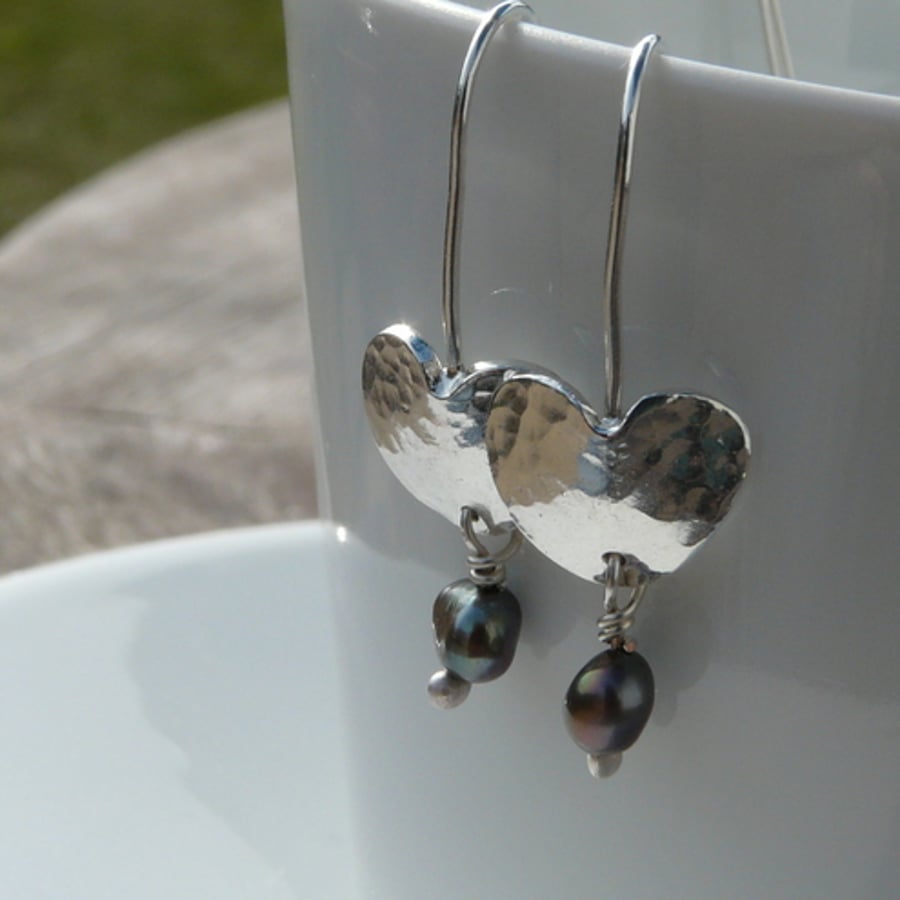 Handmade silver heart and pearl dangle earrings (33)