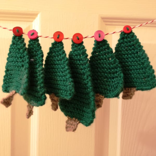 Knitted Christmas tree bunting red buttons