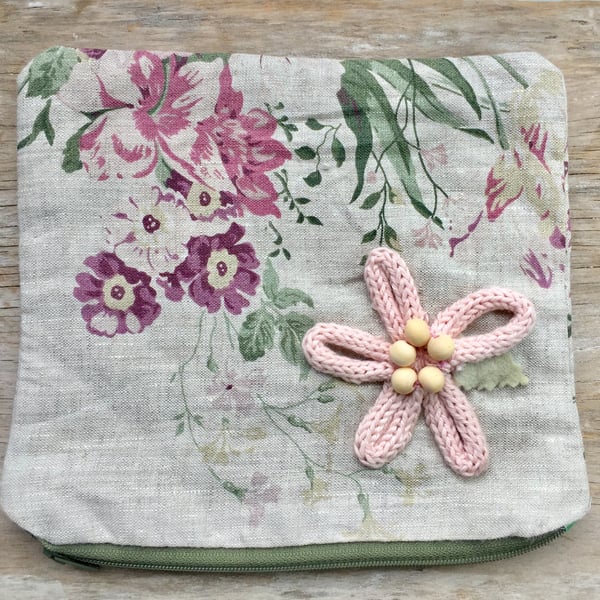  cabbages and roses make up bag pencil case (item no 211) 