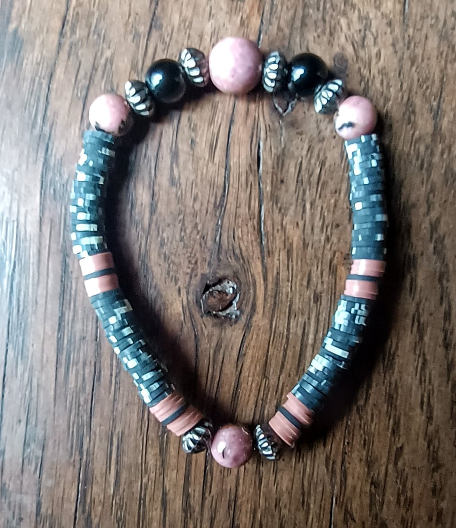 "Mountain" - OOAK Stretchy bracelet with pink and black Rhodonite beads