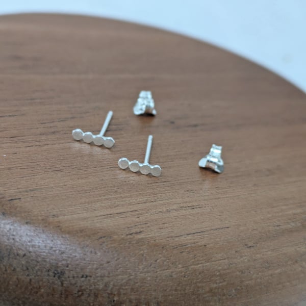 Dotted bar studs