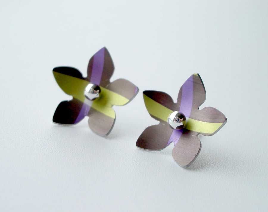 Flower studs earrings in purple and lime green