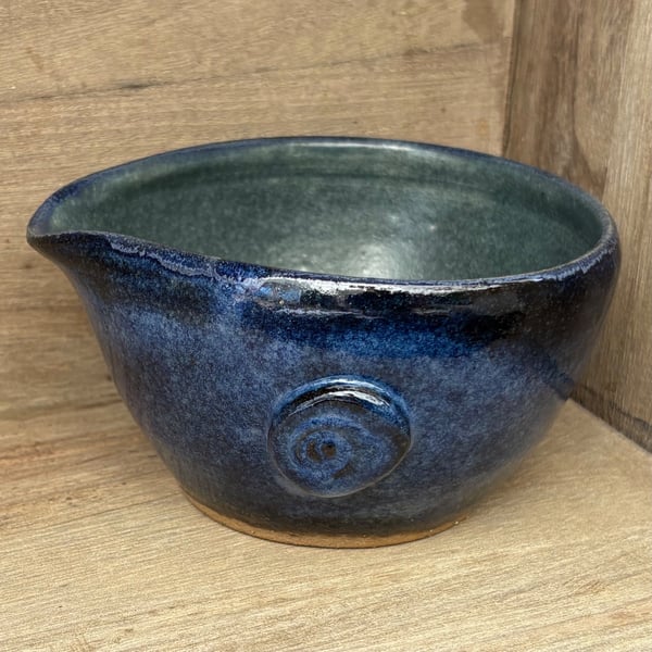 Mix and pour bowl