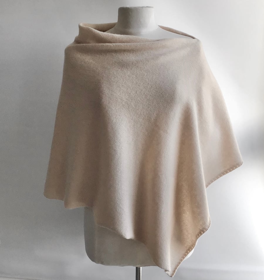 Lambswool Poncho knitted in Wool Colour Palest Caramel