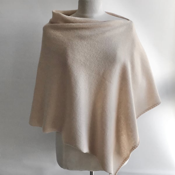 Lambswool Poncho knitted in Wool Colour Palest Caramel