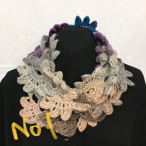 A Stylish ‘ Fan-lace ‘ Scarf for Warmth and Looks in Winter and Spring 