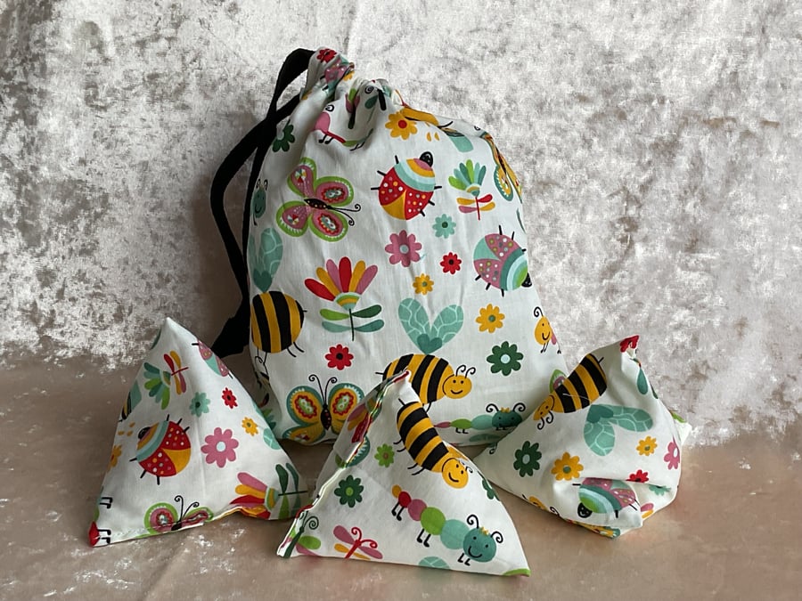 BUSY BUGS 3  LITTLE BEAN BAGS RICE FILLED THROWING OR JUGGLING GAME & BAG