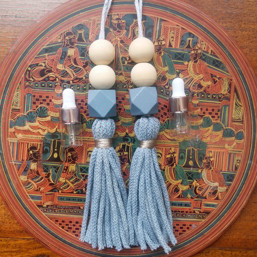 Car air freshener, essential oil, handmade macrame rearview mirror charm - grey
