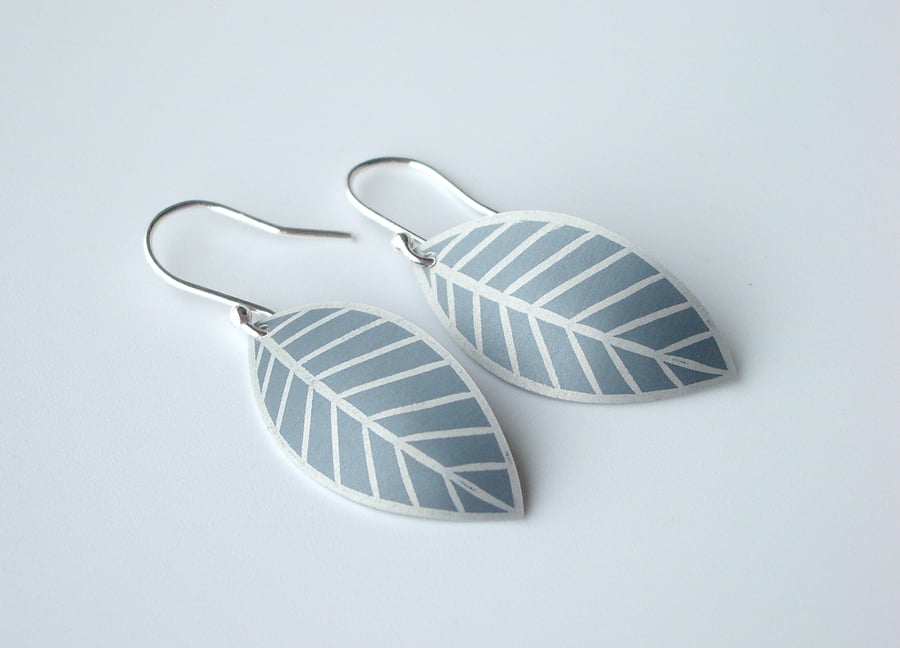 Grey leaf oval earrings