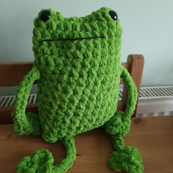 Large apple green leggy frog 