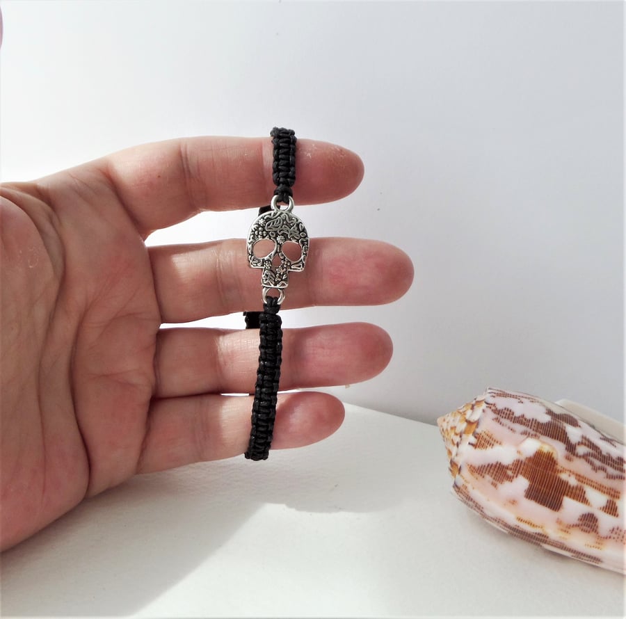 Men's Skull Macramé bracelet, Black Cotton