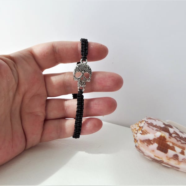 Men's Skull Macramé bracelet, Black Cotton