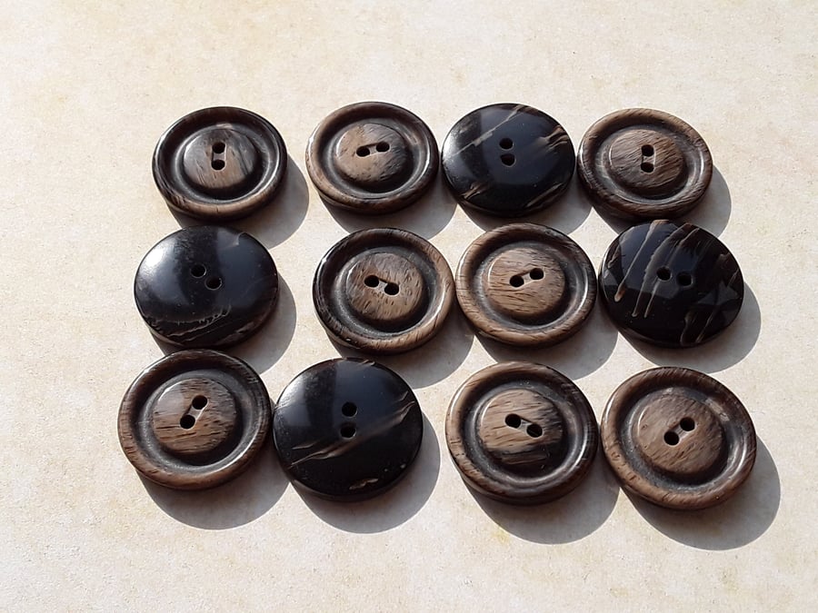 22.4mm (7 8") 36L Polyester Brown mix Buttons