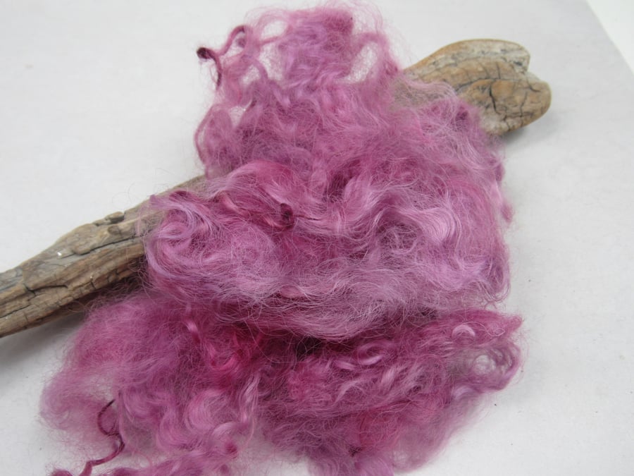 10g Naturally Dyed Dark Pink Masham Felting Wool