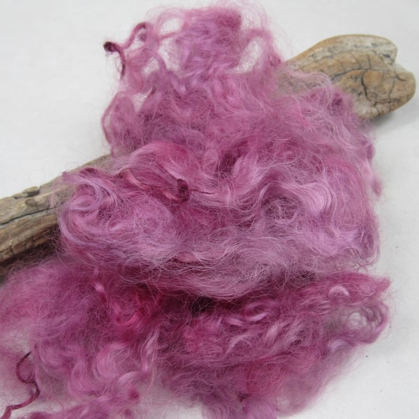 10g Naturally Dyed Dark Pink Masham Felting Wool