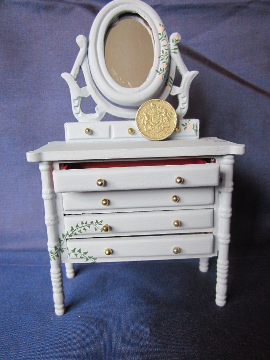 1-12th Scale Dressing table