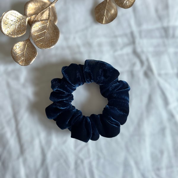 Navy Velvet Scrunchie - Regular