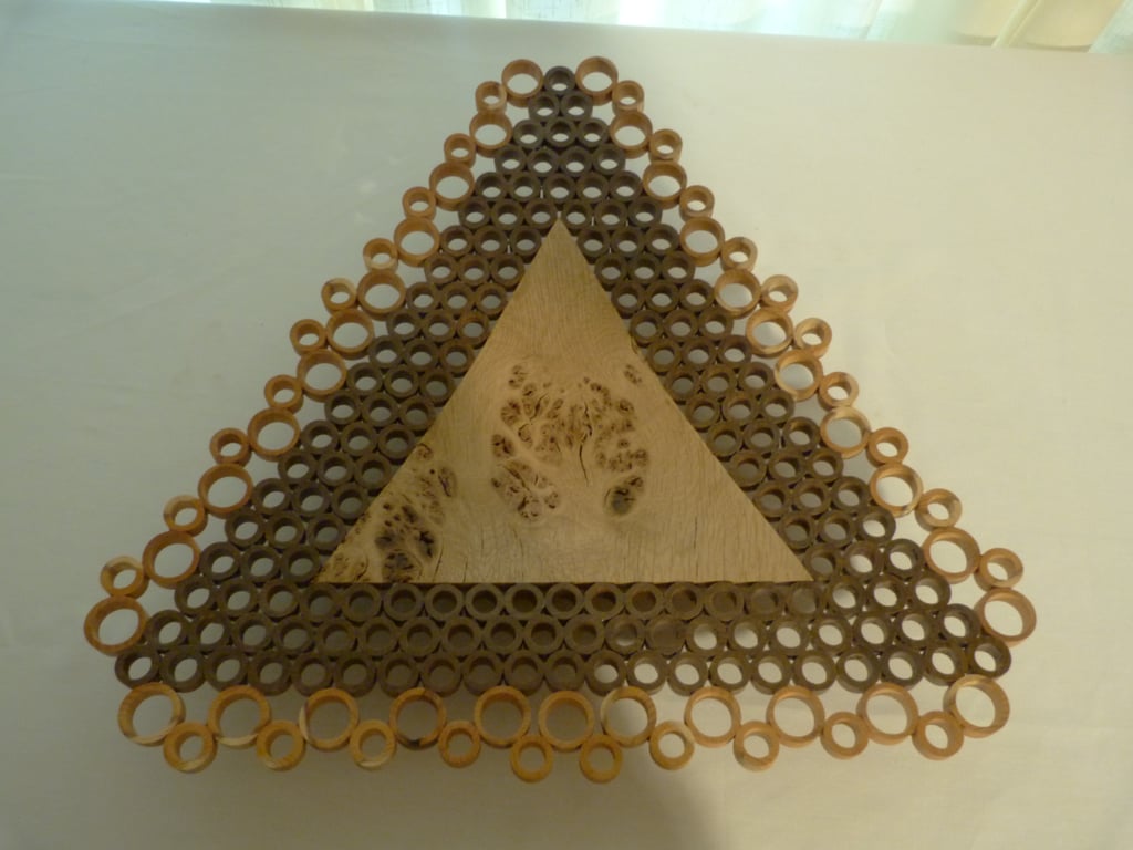 Triangular fruit bowl