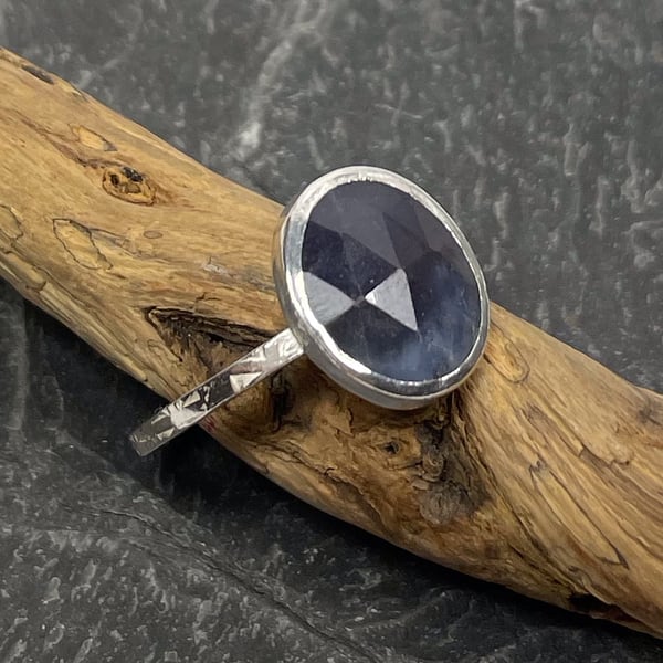 Silver and oval blue sapphire ring U.K. size O