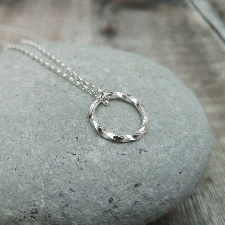 Sterling Silver Twisted Circle Necklace Pendant - NEK102