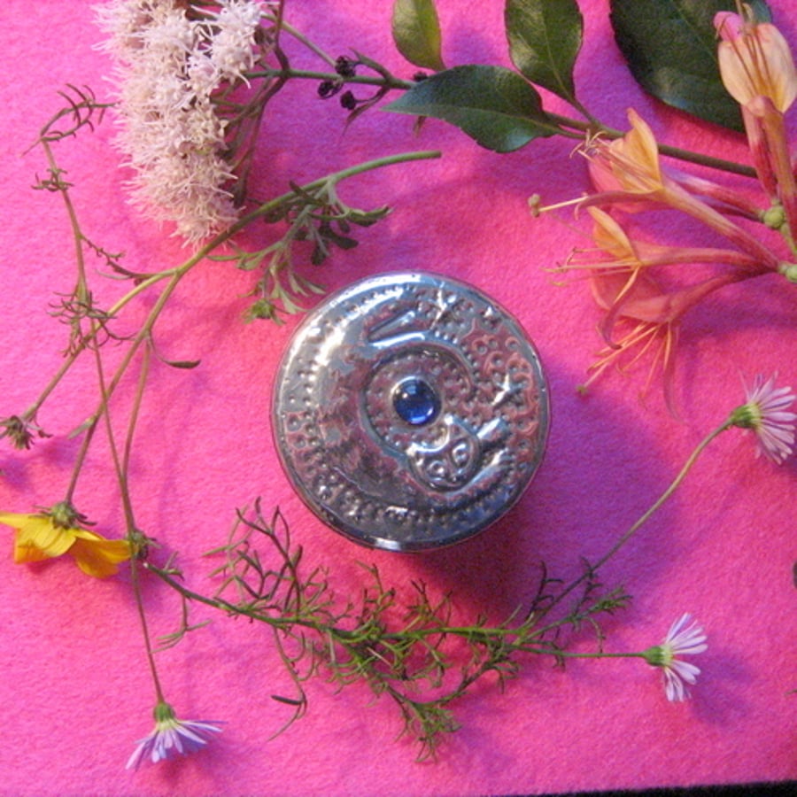 Tiny box,leaping cat design in pewter