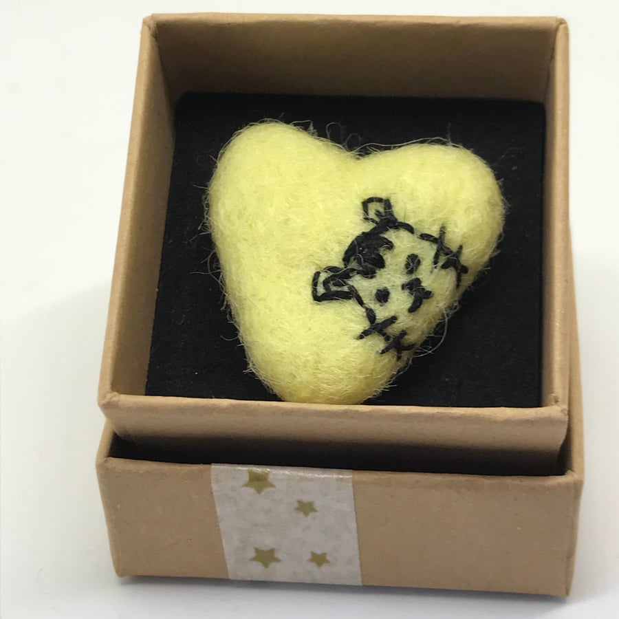Embroidered heart hug - elvis cat