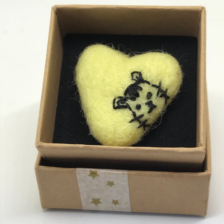 Embroidered heart hug - elvis cat
