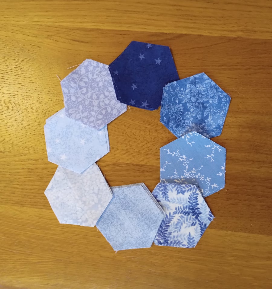 Pack of 32 (8 fabrics) 3cm sided cotton HEXIES for EPP