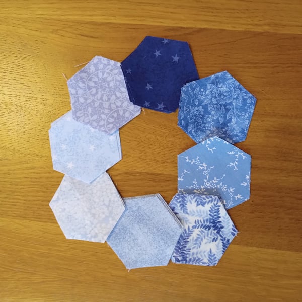 Pack of 32 (8 fabrics) 3cm sided cotton HEXIES for EPP