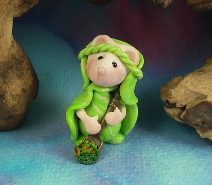 Autumn Special ... Downland Mouse 'Kirin' with shovel OOAK Sculpt