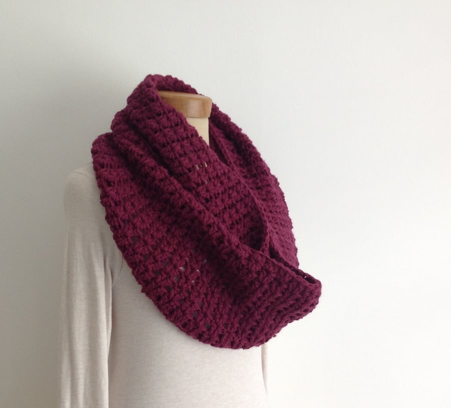 INFINITY SCARF , neckwarmer 'Stroll.. Alpaca blend. Super-soft. Maroon.