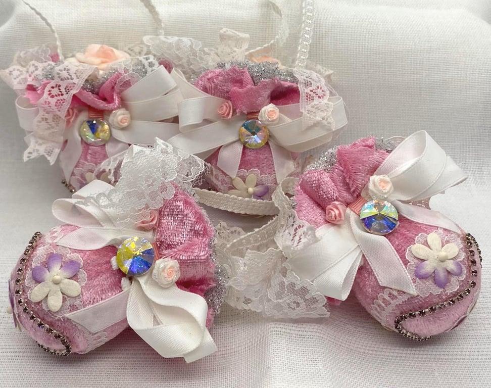 Set of 4 Pink Shabby Chic Christmas Baubles with Lace and Roses