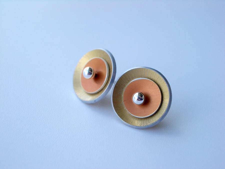 Circle earrings studs in orange and gold