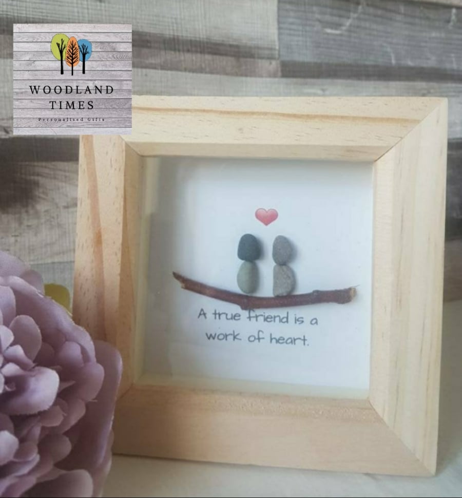 Friend gift, pebble art, a true friend is a work of heart, small wooden box fram