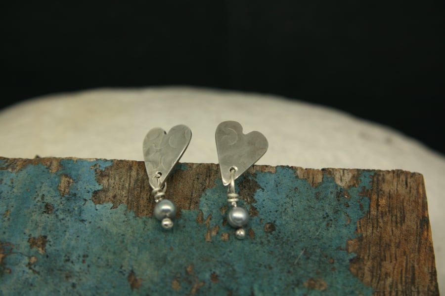 Heart stud earrings with grey pearl drops