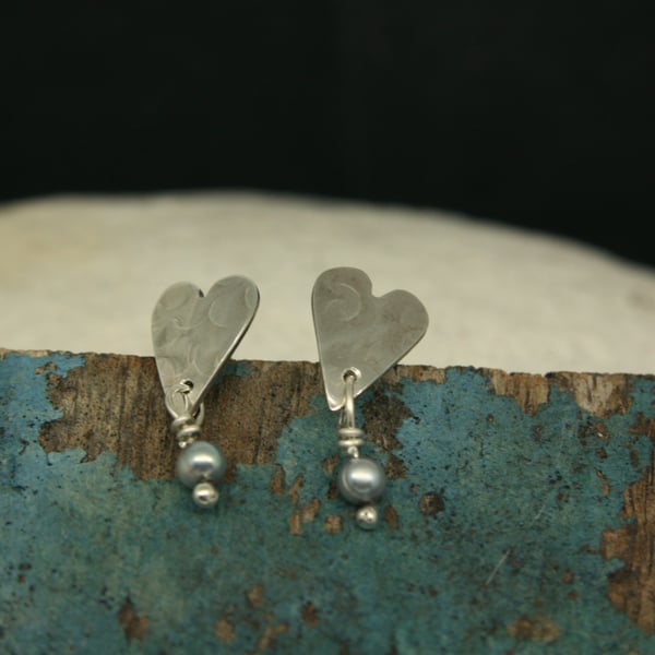 Heart stud earrings with grey pearl drops