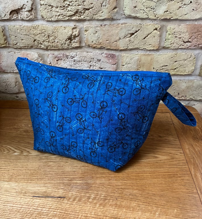 Stunt Bikes And Skateboards Print Quilted Large Washbag With Strap