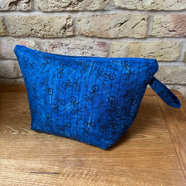 Stunt Bikes And Skateboards Print Quilted Large Washbag With Strap