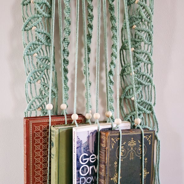 Macrame Book Hanging with Sage Wooden Beads – 75 cm