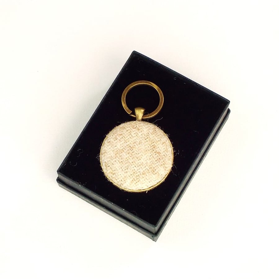 Harris tweed keyring round natural cream oatmeal key fob