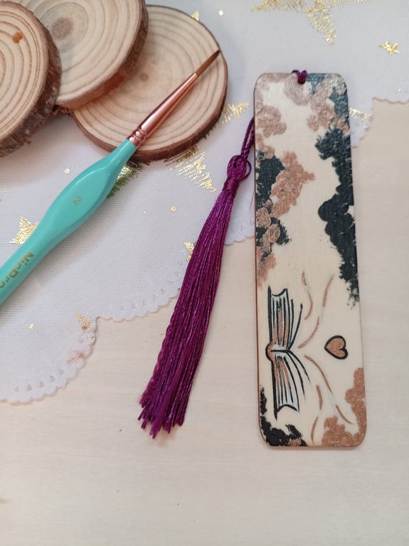 Wooden bookish bookmark 
