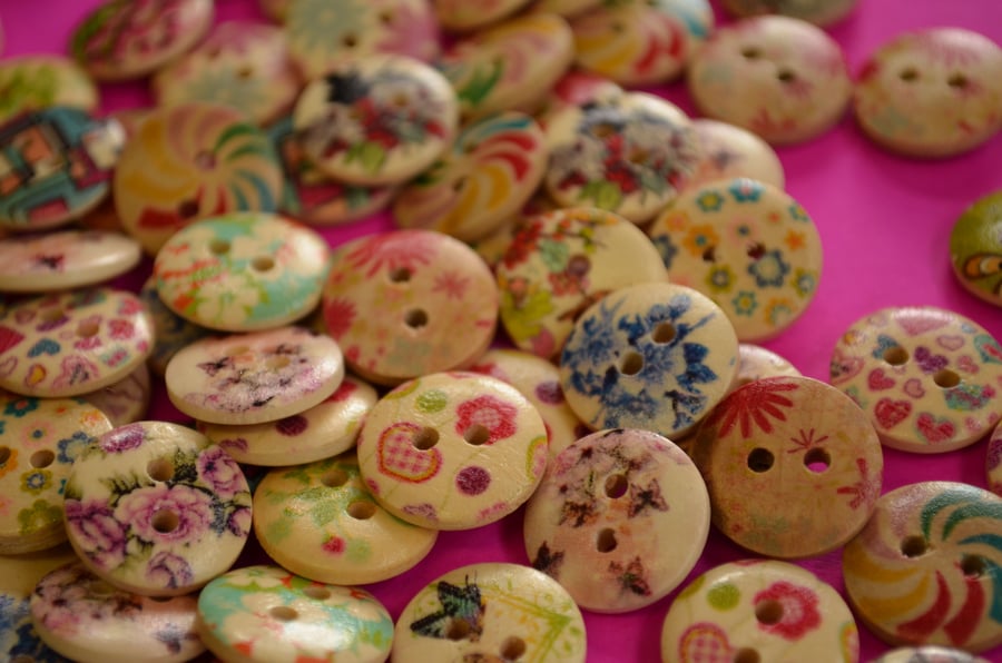 15mm Wooden Buttons Random Natural Mix 10pk Flowers (SN1)