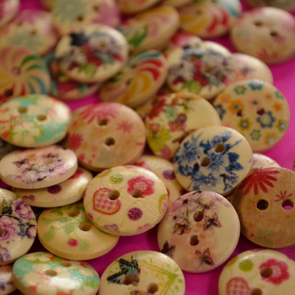 15mm Wooden Buttons Random Natural Mix 10pk Flowers (SN1)