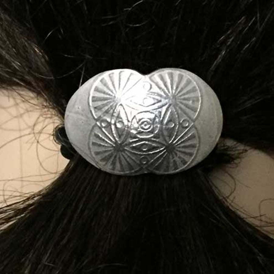 Silver 'spinner' hair tieback - long hair