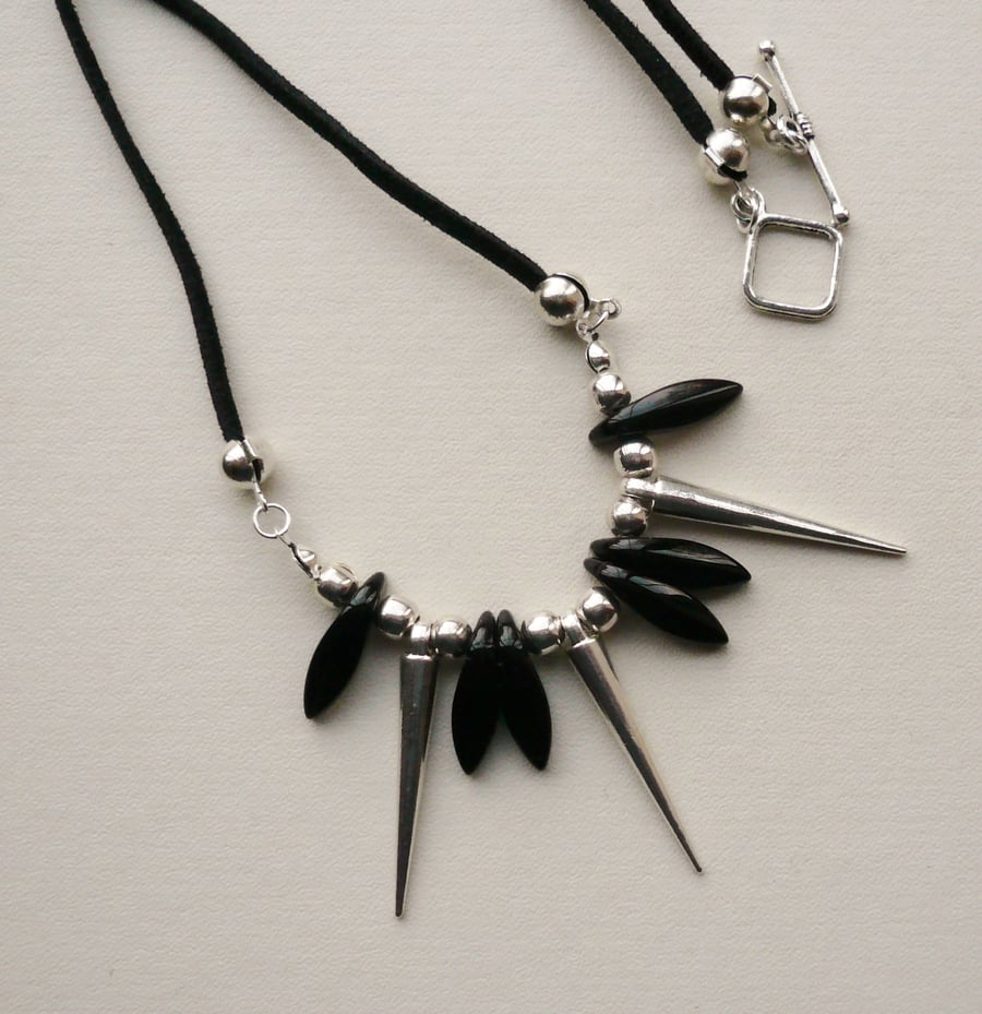 Black and Silver Spike Necklace   KCJ627