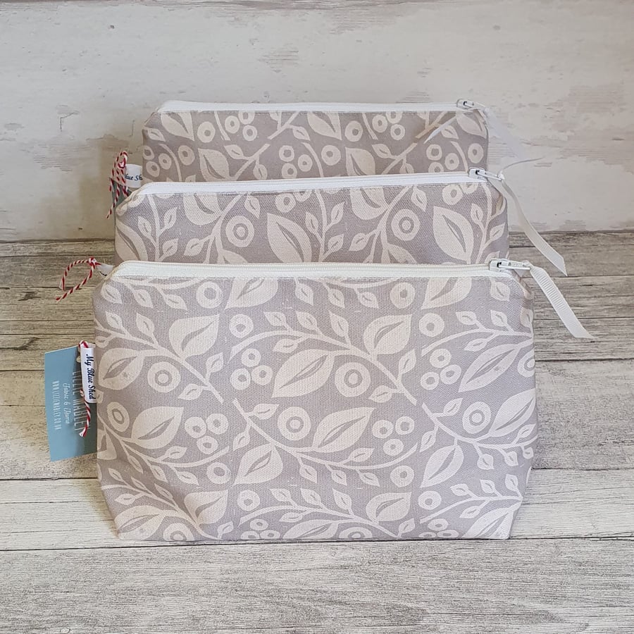 'Lucy' Cosmetic bag in soft grey