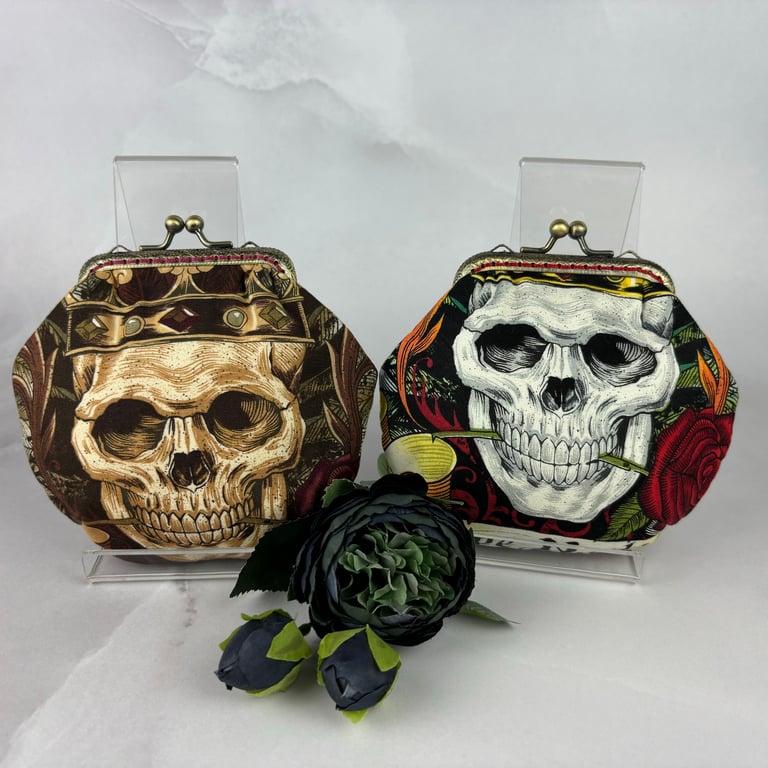 Skulls coin purse, Goth frame purse, 2 colour options, Optional chain, Handmade