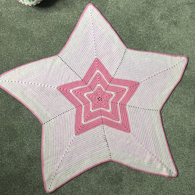 Pink five point star crocheted baby blanket 