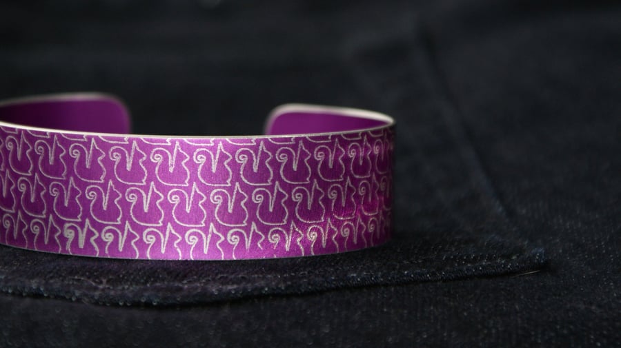 Geometric squirrel print cuff bracelet pink